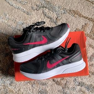 WMNS Nike Run Swift 2
